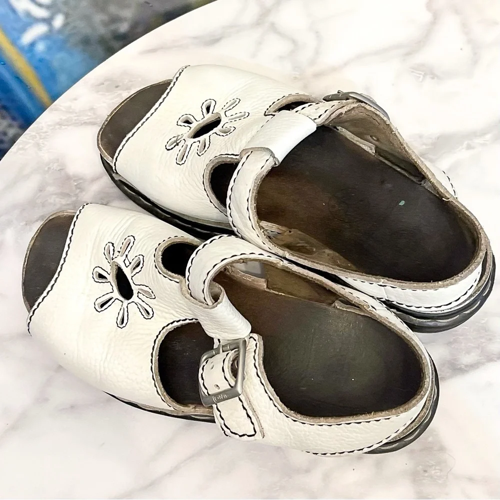 Dr. Martens Vintage Dunnet Leather Flower Sandal 90s White Size US 7 GUC - Picture 3 of 9
